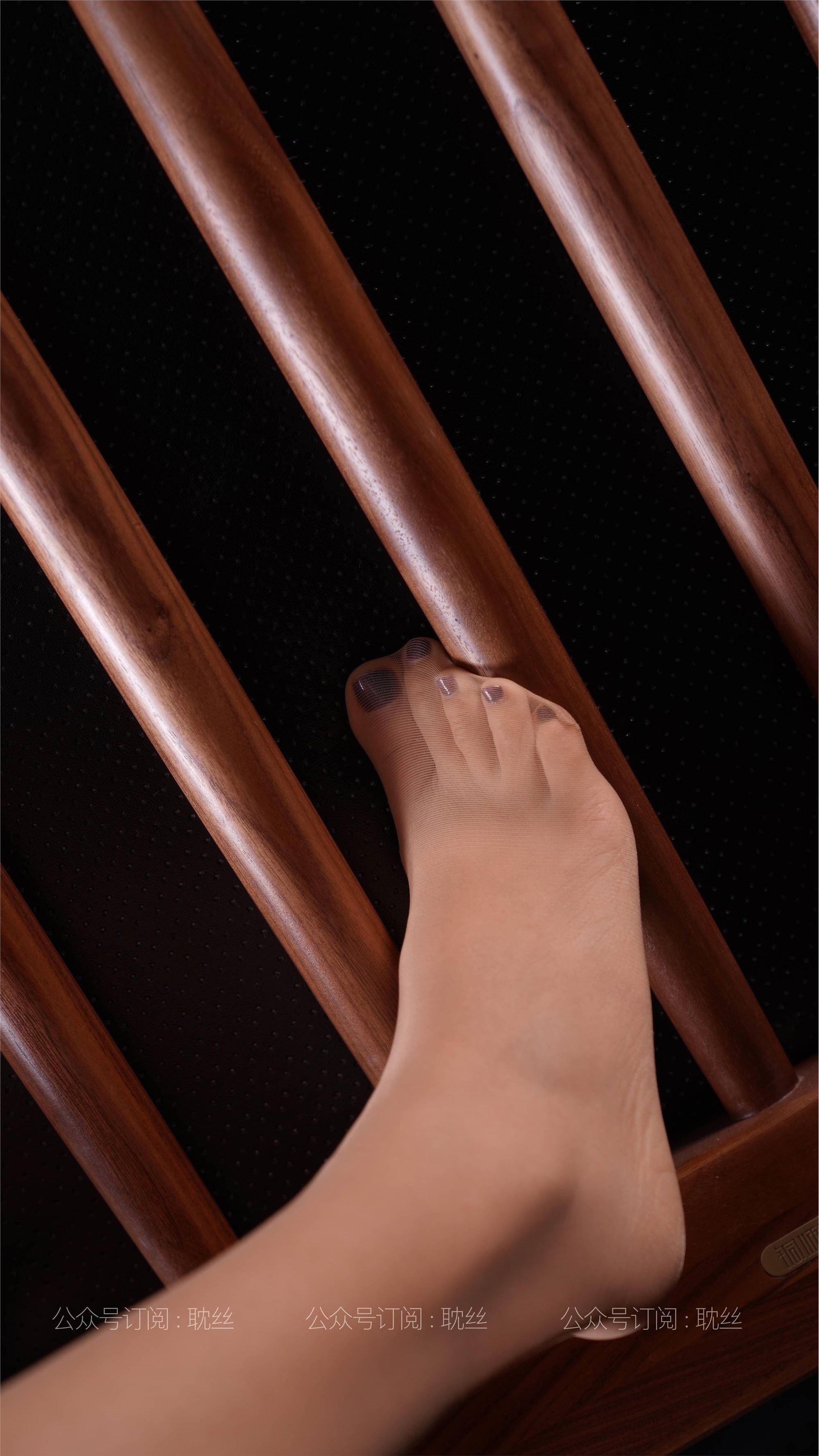 IESS异思趣向 - 模特：美子《红衣领班》